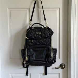 Itzy Ritzy Boss Plus Large Diaper Bag Backpack Noir Black Vegan Leather + Pad